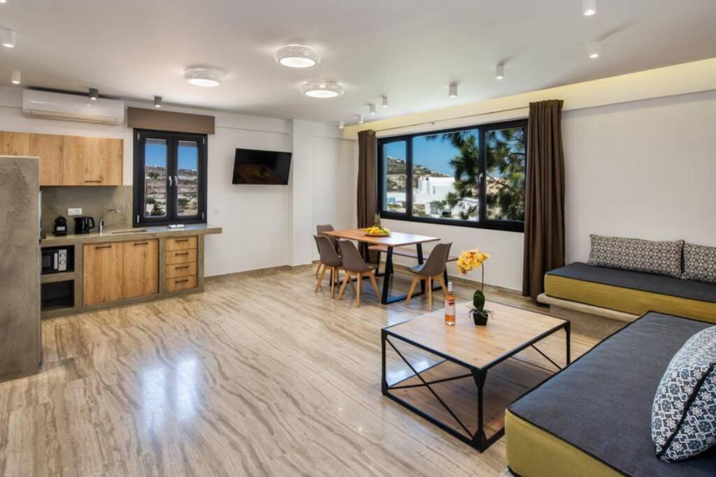Christianna & George Luxury Hot Tub Apartment Fira  Exterior photo